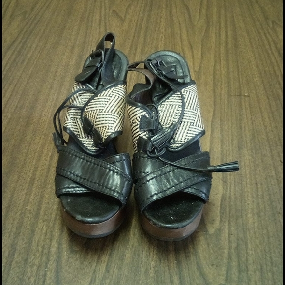 Bacio Shoes - Picture 1 of 3